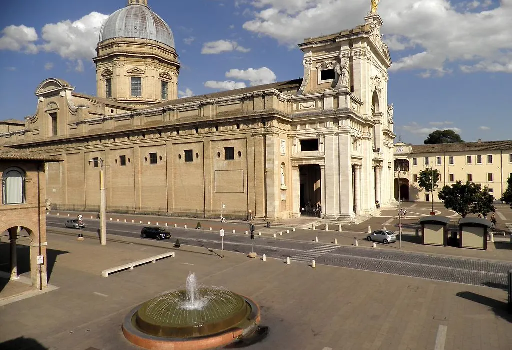 Piazza degli Angeli-1